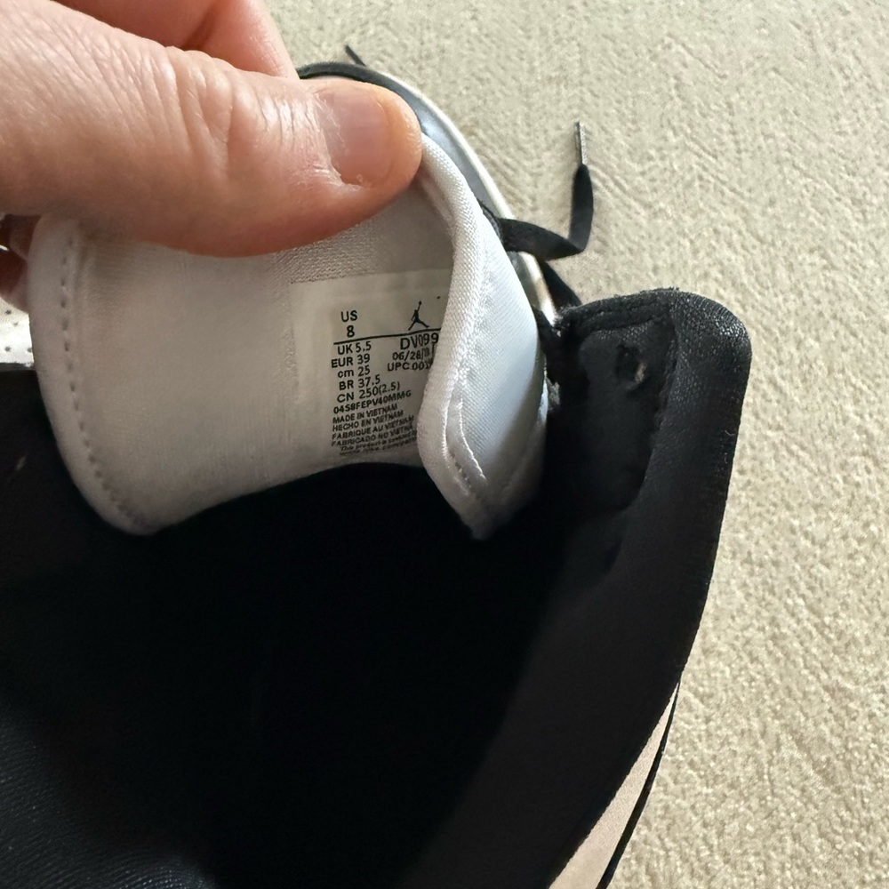 Air Jordan 1 Mid size 8 - Picture 5 of 7